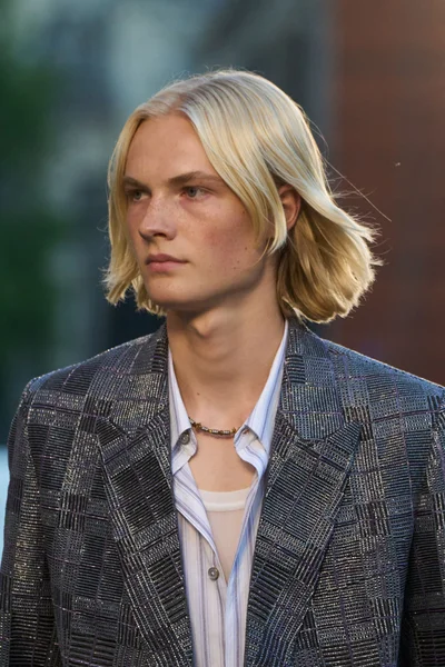 Look 8